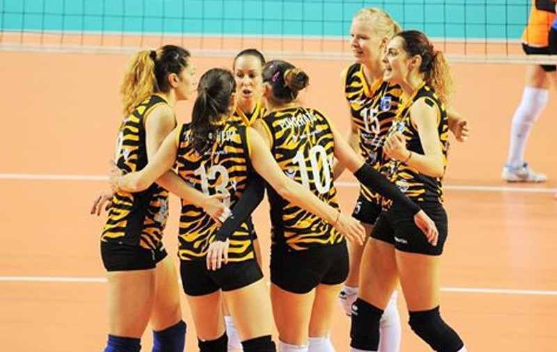 A doua finalistă a Divizia A1 feminină de volei se decide marți, la Târgoviște: CSMB sau CSMT?