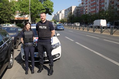 ”Uriașul” Dan Savenco și colega de patrulă.