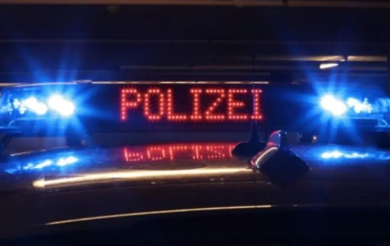 Român găsit la 3 dimineața dormind în mașină pe banda de urgență, cu motorul pornit, în Elveția. Polițiștii i-au luat permisul, după ce l-au trezit