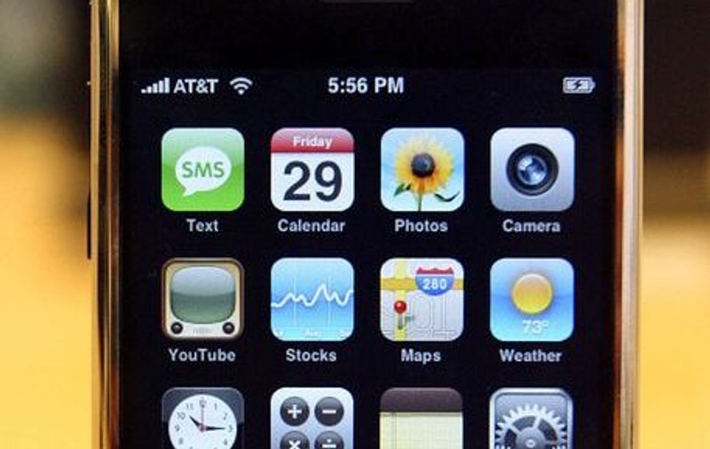 I-a explodat iPhone-ul în mână