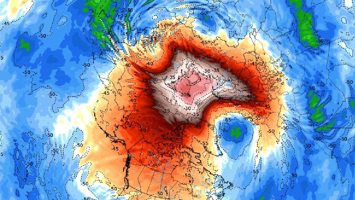O imagine detaliată din satelit care arată condiții meteorologice extreme.