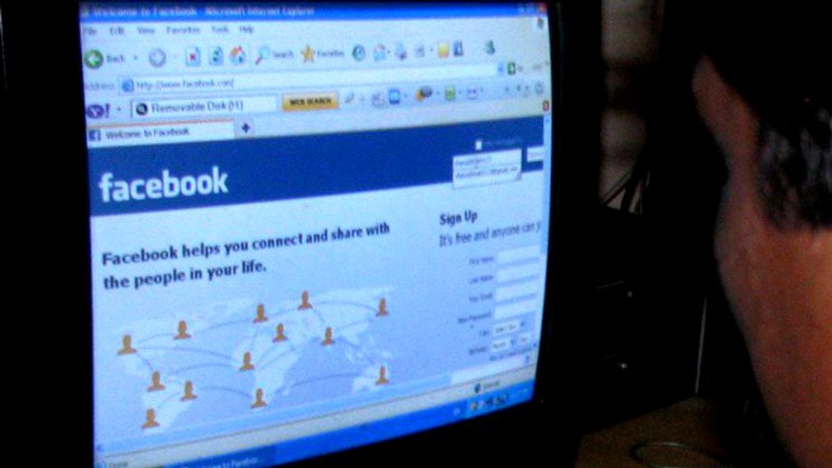 Doi directori de la Facebook au plecat. Mark Zuckerberg: "Îmi va lipsi, cu adevărat, Chris"