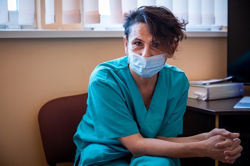 Medicul Adriana Dobrescu, în camera de gardă