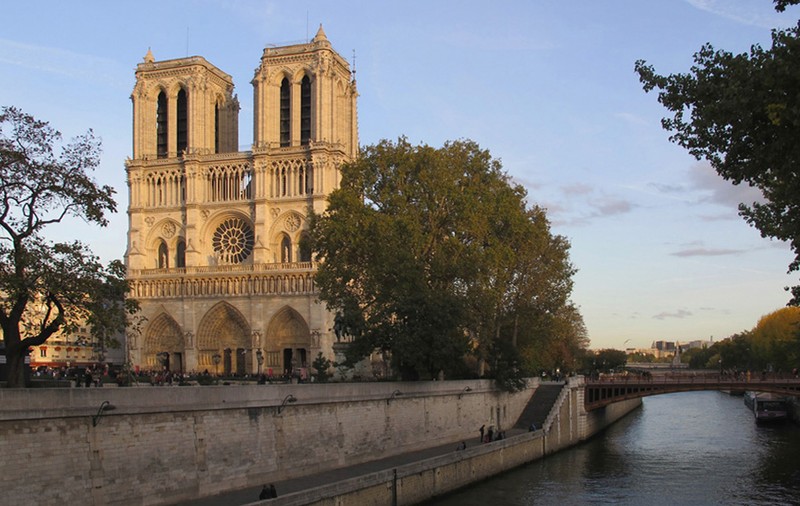 Prima liturghie la Catedrala Notre-Dame, după incendiul devastator din 15 aprilie