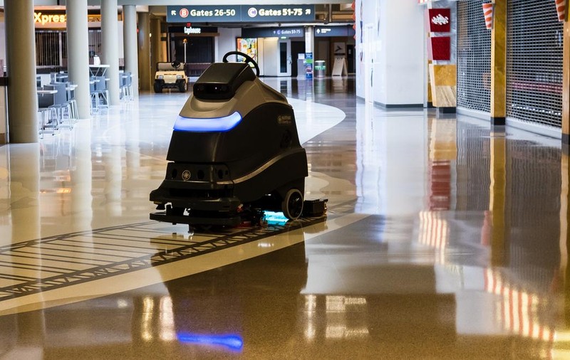 Aeroportul din Pittsburgh luptă cu virusul folosind roboți cu ultraviolete!