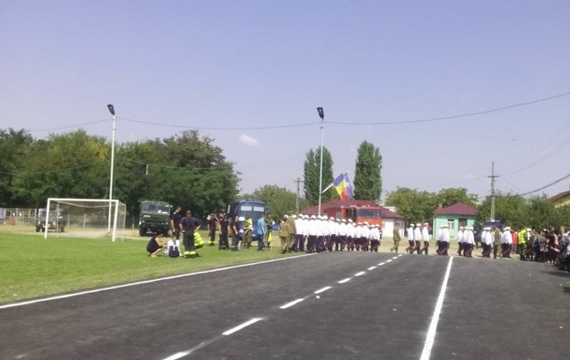 Elevii din Craiova și Arad au leşinat la festivitatea de deschidere a noului an școlar