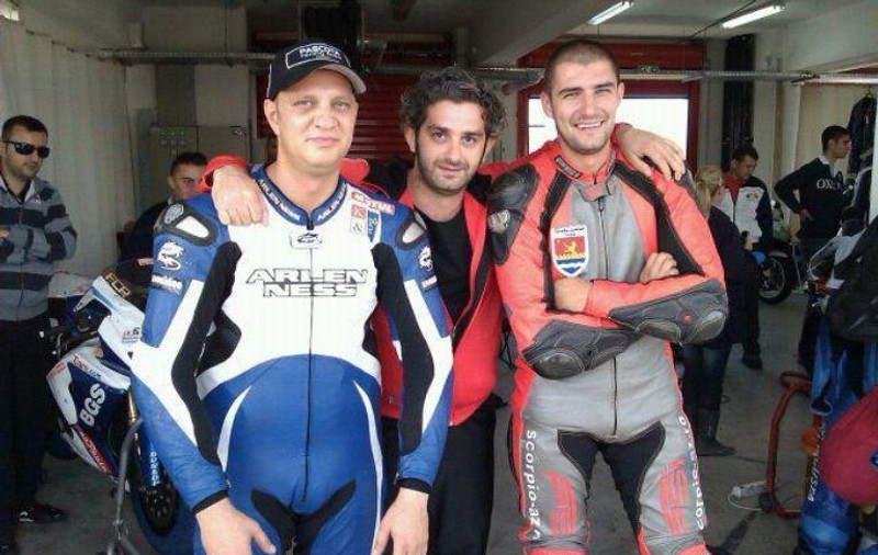Ei sunt piloţii români care sfidează moartea