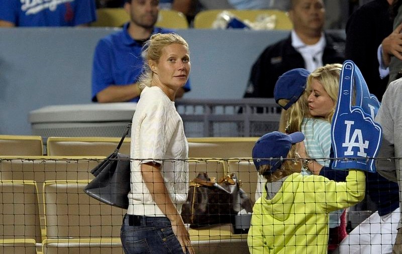 Gwyneth Paltrow şi-a luat permis DE MOTOR şi a făcut mai multe poze pentru că "nu a ieşit bine"