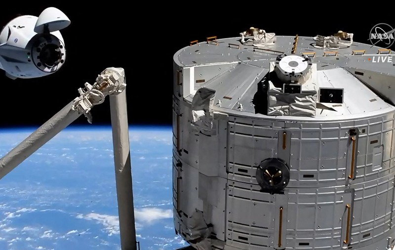 Capsula Crew Dragon Endeavour a companiei SpaceX a ajuns pe Stația Spațială Internațională