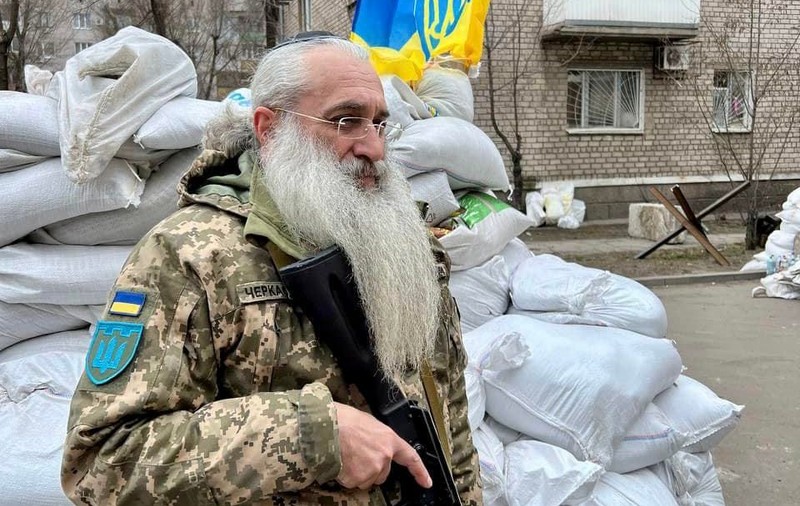 „Nu fug nicăieri!”: povestea ucrainenilor evrei care își apără țara cu arma în mână, în fața invaziei rusești