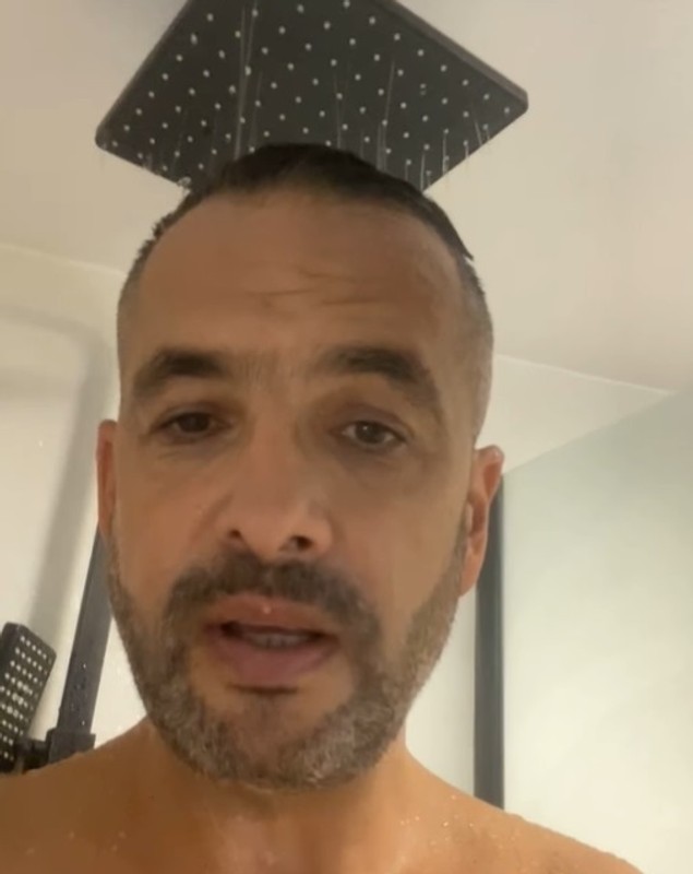 Explicația lui Mădălin Ionescu, după ce s-a filmat live din duș, pe Facebook: „Când vorbești despre cultură e greu să faci vizualizări”