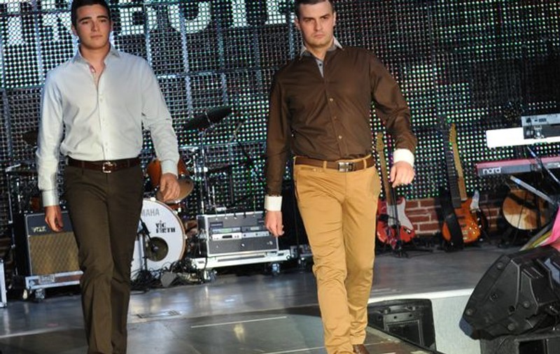Fiul lui Radu Mazăre a defilat în ținute elegante. Ți se pare că arată ca un manechin?