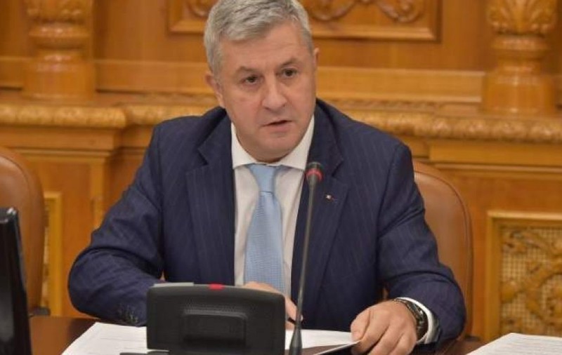 Florin Iordache i-a tăiat microfonul lui Tudorel Toader, la moţiune. Ameninţare voalată, după ce i-a cerut să dea OUG pe Codurile Penale: "Demisie sau remaniere"