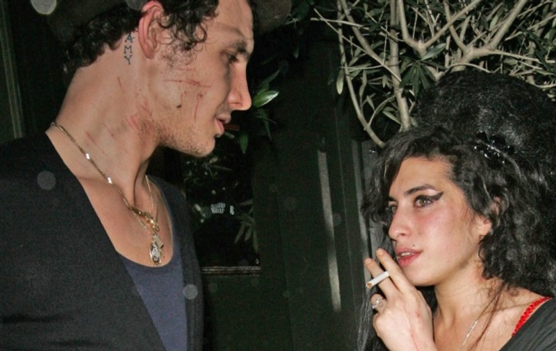 Amy Winehouse e mai bună în pat decât pe scenă