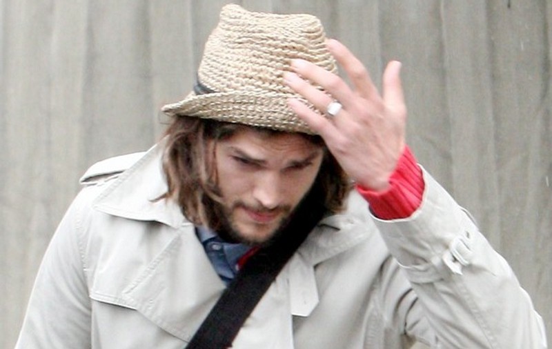 Ashton Kutcher va avea un copil cu amanta Sara Leal?
