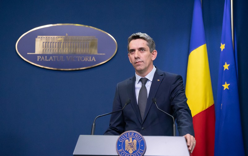 Firmele care au suspendat temporar contractele de muncă ale angajaţilor, pe perioada stării de urgenţă, se califică pentru a primi şomajul tehnic de la stat