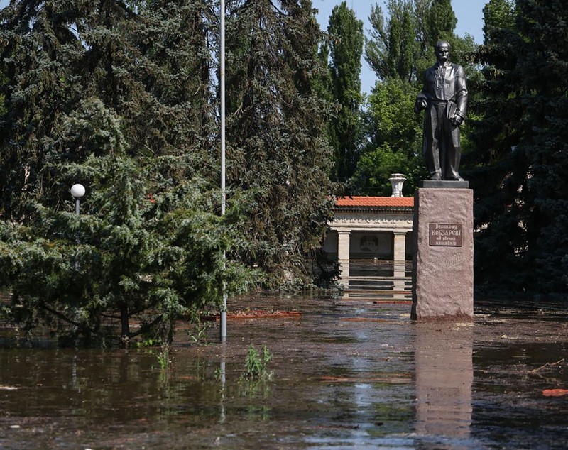 Imagini cu dezastrul din Herson provocat de distrugerea barajului hidrocentralei Nova Kahovka. VIDEO