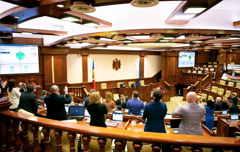 „Limba moldovenească”, înlocuită cu „limba română” în Constituția Republicii Moldova