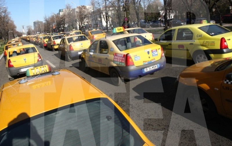 Protestul taximetriștilor perturbă traficul în Capitală