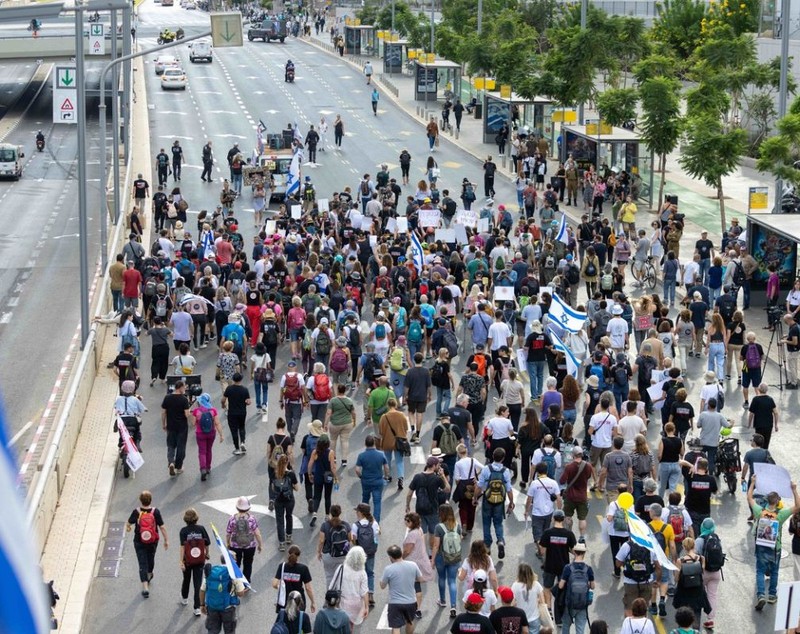 Familiile ostaticilor ținuți de Hamas în Fâșia Gaza au pornit într-un marș de la Tel Aviv la Ierusalim, cerând măsuri pentru eliberarea lor