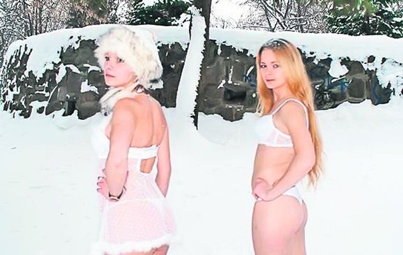 Ce dacă e ger?! Ele au pozat în chiloţi la -6°C!