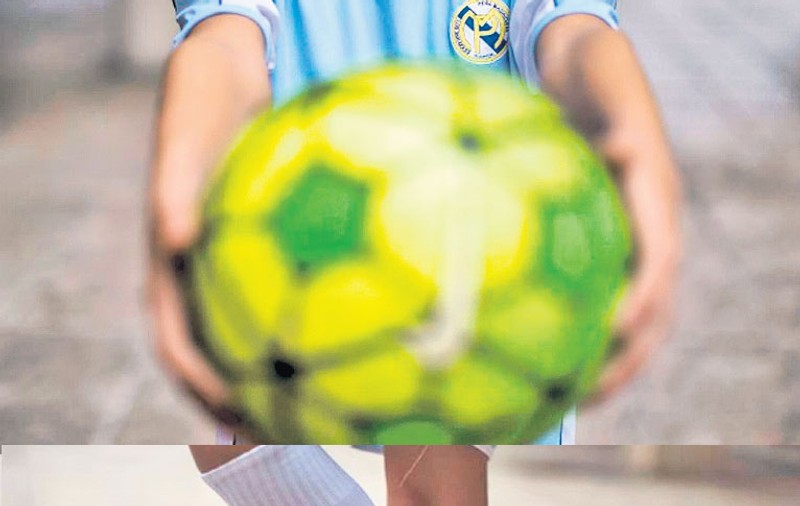 Puștiul nimănui | Un copil român de 13 ani are nevoie de semnătura părinţilor biologici, despre care nu se mai ştie nimic, pentru a putea fi legitimat la un club