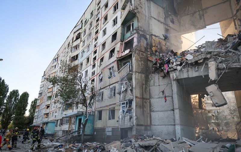 Război în Ucraina, ziua 945 | Putin amenință din nou cu armele nucleare / Bloc de locuințe din Harkov, lovit din nou de ruși: 4 morți și 34 de răniți