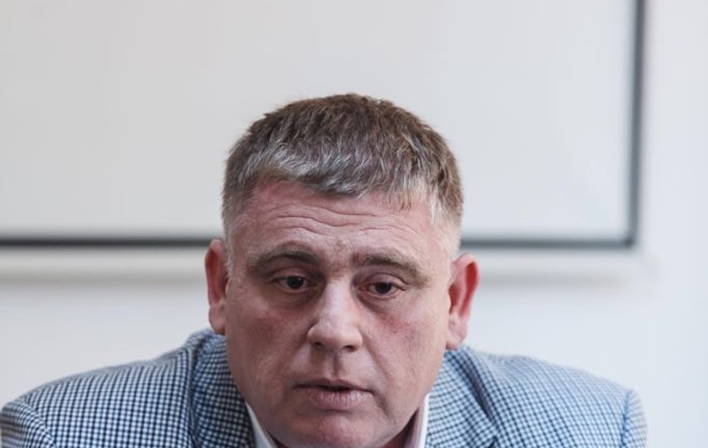 EXCLUSIV/ Cum își ușurează Cristinel Bîgiu viața în spatele gratiilor. De la filele actelor de Consiliu Județean, la filele cărților din biblioteca închisorii