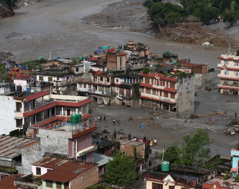Bilanțul dezastrului din Nepal a crescut la 579 de morți. Imagini dramatice cu clădiri înghițite de noroi și operațiuni contracronometru de salvare