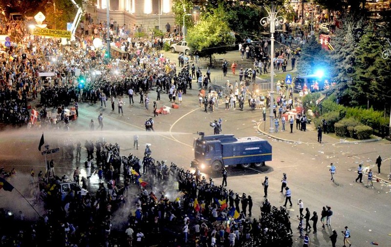 Convorbirile radio ale jandarmilor la protestul din 10 august, desecretizate. 248 de ore de înregistrări merg la DIICOT