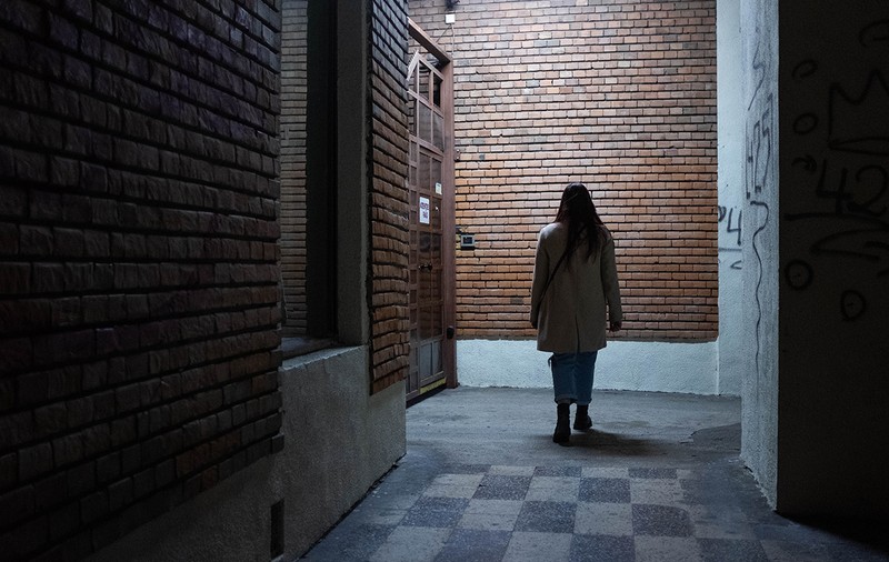 Șapte tinere povestesc despre momentele în care au fost hărțuite sexual: „Ei, hai, că până la urmă nu te-a violat”