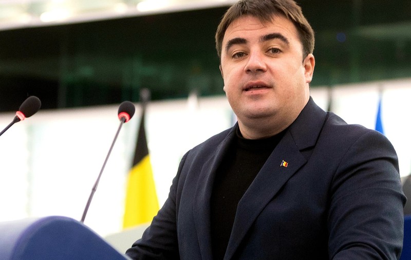 File din CV-ul de negăsit al unui lider USR. Pe urmele lui Vlad Botoș, prin patru partide