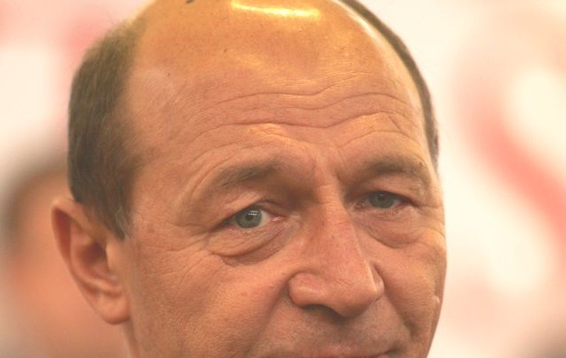 ADEVĂRUL despre BĂSESCU la REFERENDUM! Priveşte cu atenţie imaginile. Observi?