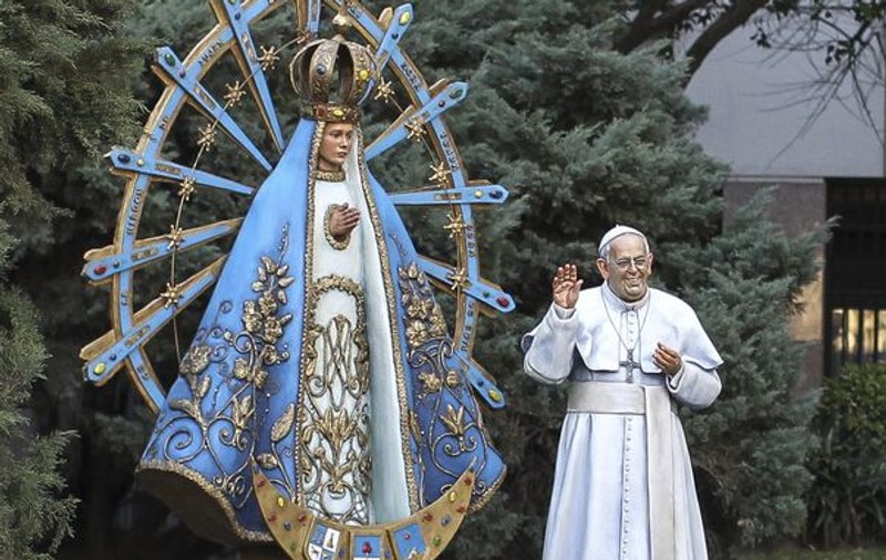 Papa Francisc are o statuie în mărime naturală la Catedrala din Buenos Aires