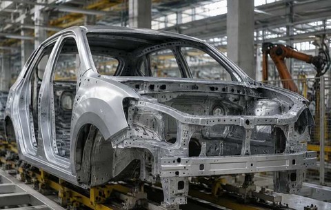 Salariații Dacia pot solicita plecarea cu plăți compensatorii între 45.000 și 210.000 de lei net