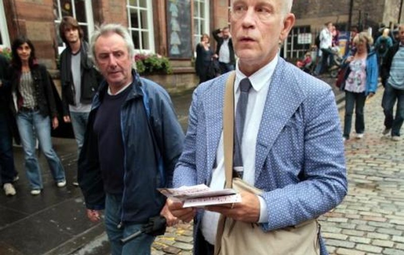 Actorul John Malkovich se lansează în modă! El îşi va prezenta colecţia la Paris