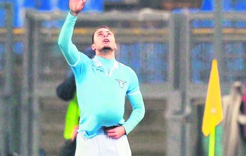 După ce a marcat marţi, contra Cataniei (3-0), Ştefan Radu, fundaşul lui Lazio, a făcut aluzie la sarcina soţiei lui, Alexandra
