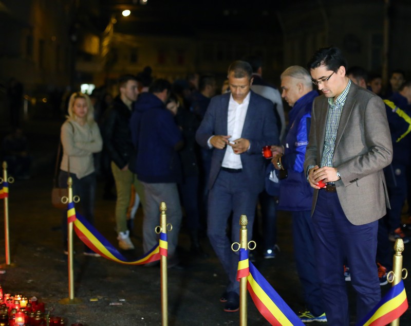 Tricolorii au adus un omagiu victimelor tragediei din Colectiv. ^Vor juca în tricouri speciale cu Italia. Numere negre, cu numele celor decedați / FOTO&VIDEO