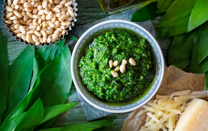 Cum faci pesto de leurdă - reţetă