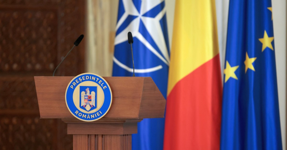 Pupitru in Palatul Cotroceni unde vorbeste presedintele Romaniei
