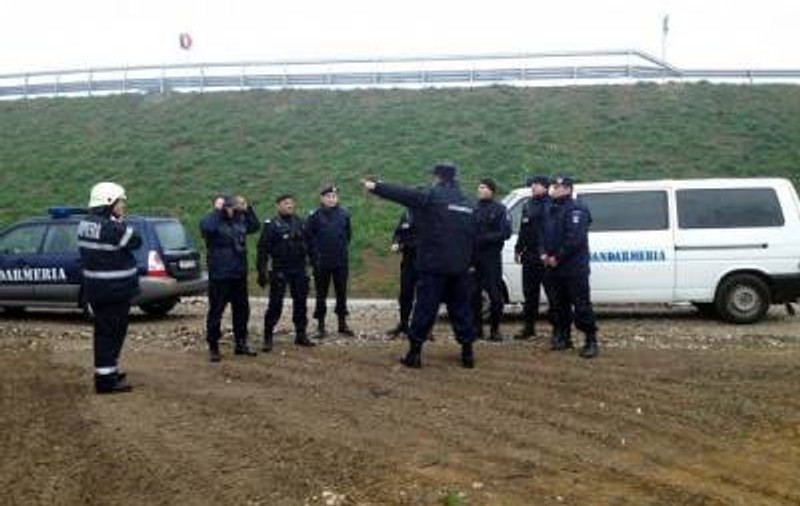 Zeci de jandarmi şi poliţişti caută un bătrân dispărut de două zile