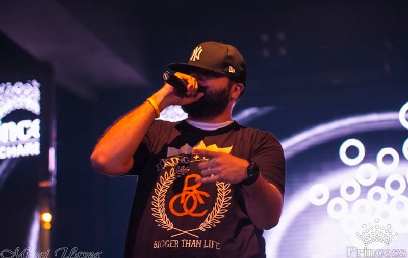 Grasu XXL şi-a facut admiratoarele să ţipe, la un concert | FOTO