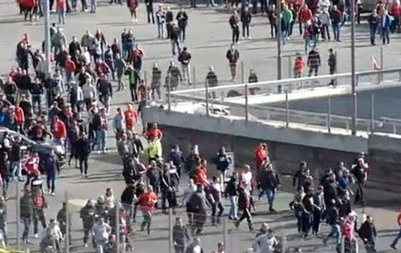 A început finala fanilor! Cum s-a terminat bătaia între suporterii lui Bayern şi cei de la Dortmund? | VIDEO