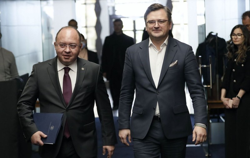 Vor avea loc consultări pe legea minorităților naționale din Ucraina, aspru criticată în România, au stabilit miniștrii Aurescu și Kuleba