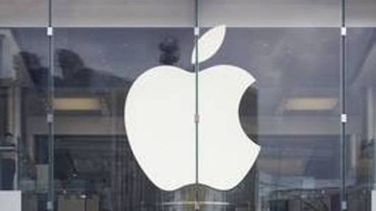 Apple și-a mutat subsidiarele din Irlanda în Jersey. Logo Apple la un Apple Store