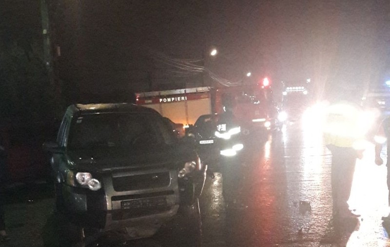 FOTO| Caz incredibil în Argeș: Un șofer beat, fără permis și cu un copil în mașină a lovit trei pietoni