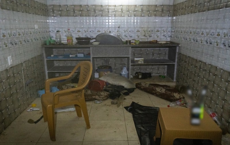 Armata israeliană a descoperit un tunel Hamas din Fâşia Gaza unde au fost ţinuţi zeci de ostatici. „Condiţii dure, fără lumină naturală, cu puţin oxigen şi cu o umiditate teribilă”