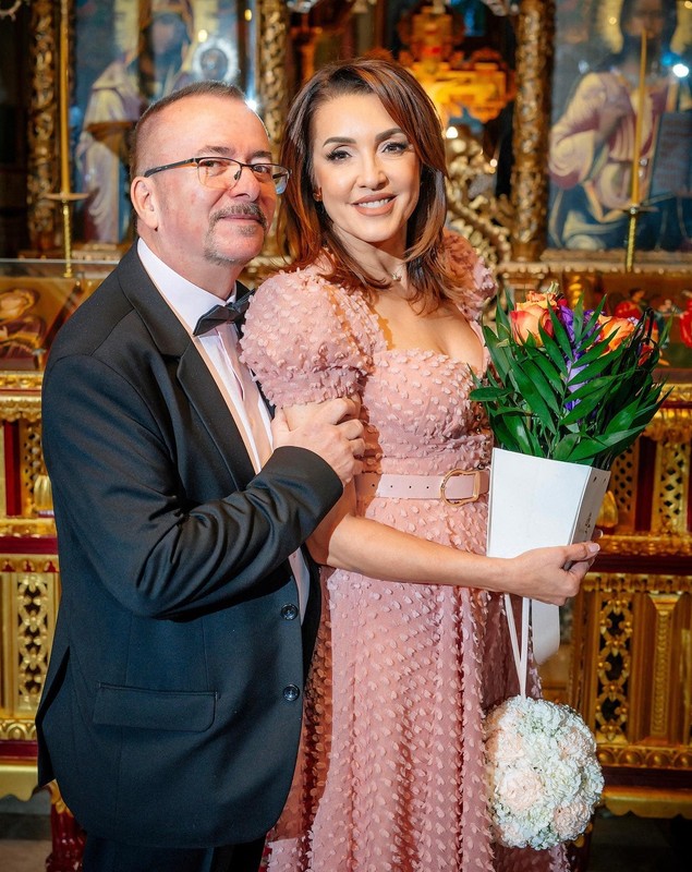 Nico și soțul ei și-au reînnoit jurămintele. Ce rochie a purtat artista și ce mesaj a transmis. „Astăzi se împlinesc 25 de ani”