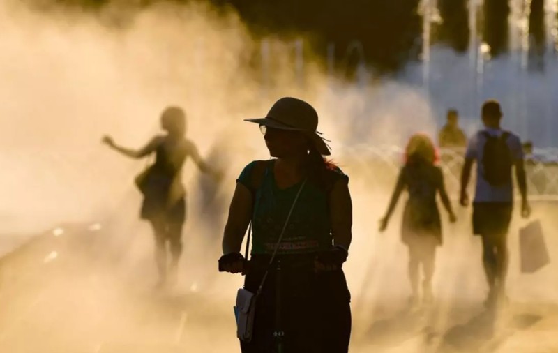 Val de caniculă în toată țara. Meteorologii au anunțat că urmează cinci zile de foc. Până la cât urcă temperaturile