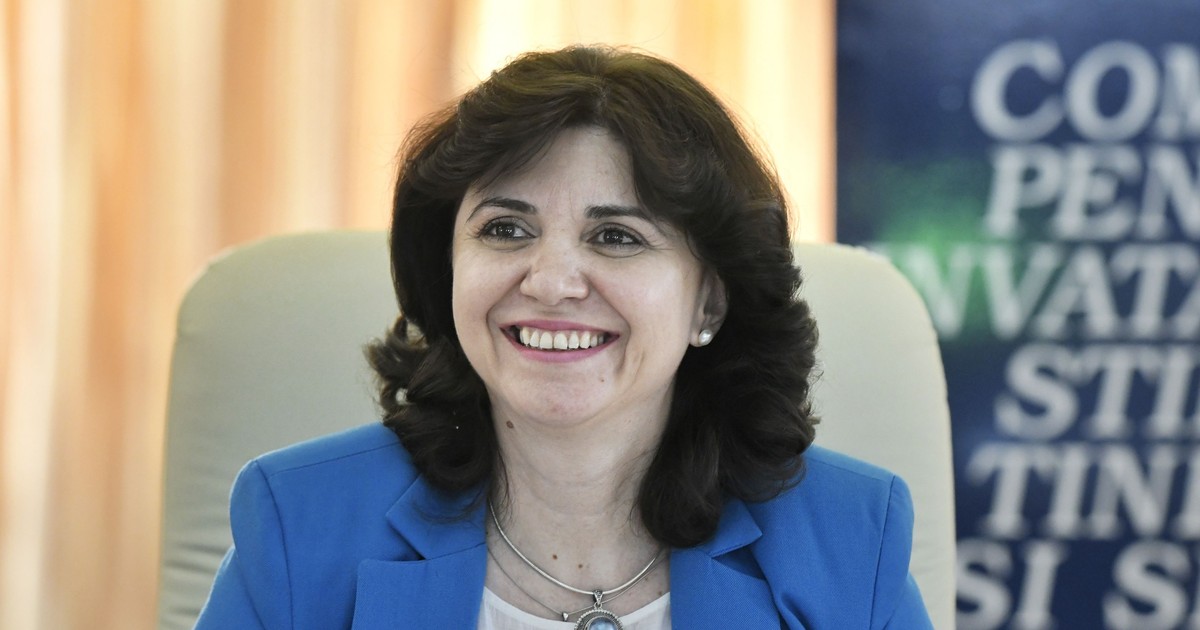 FSLI cere Ministerului Educației să oblige inspectoratele și directorii să nu mai cheme profesorii la școală. Monica Anisie, ministrul Educației